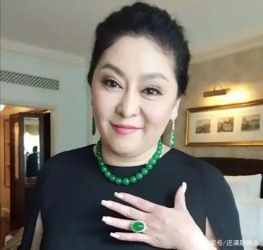 向太如此彪悍,为何那么多富二代争着娶她,她却选穷小子向华强?