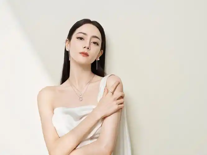 御木本新图@dear-迪丽热巴#mikimoto全球代言人迪丽热巴##迪丽热巴任