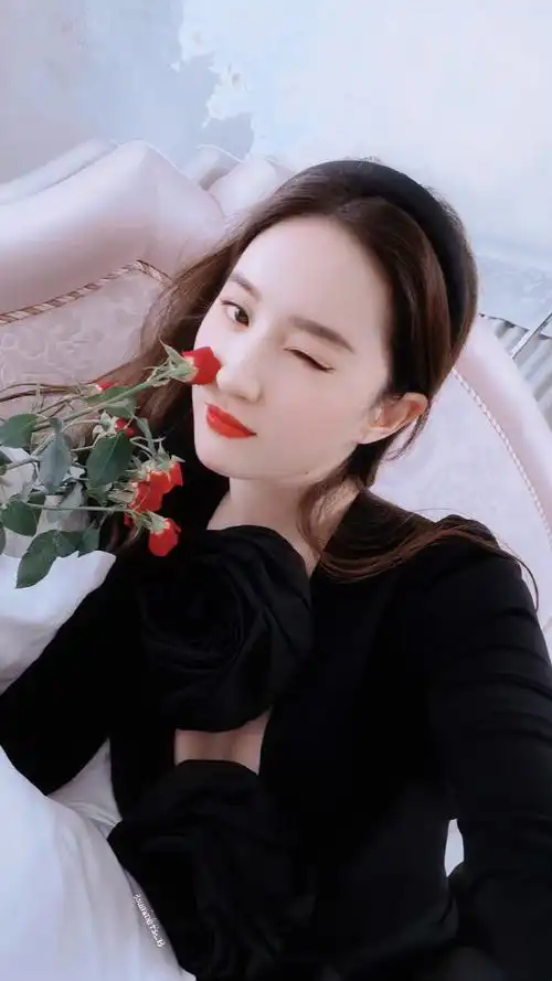 刘亦菲最新捧花头像