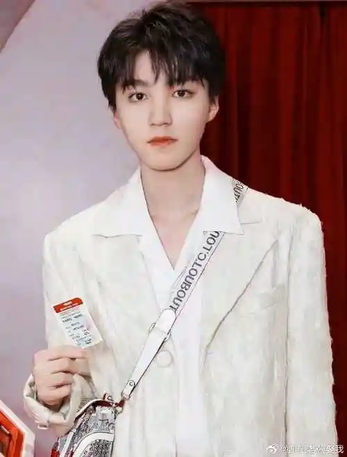 王俊凯问什么是ai搜索##王俊凯成为英雄mv##英雄联盟手游品牌代言人