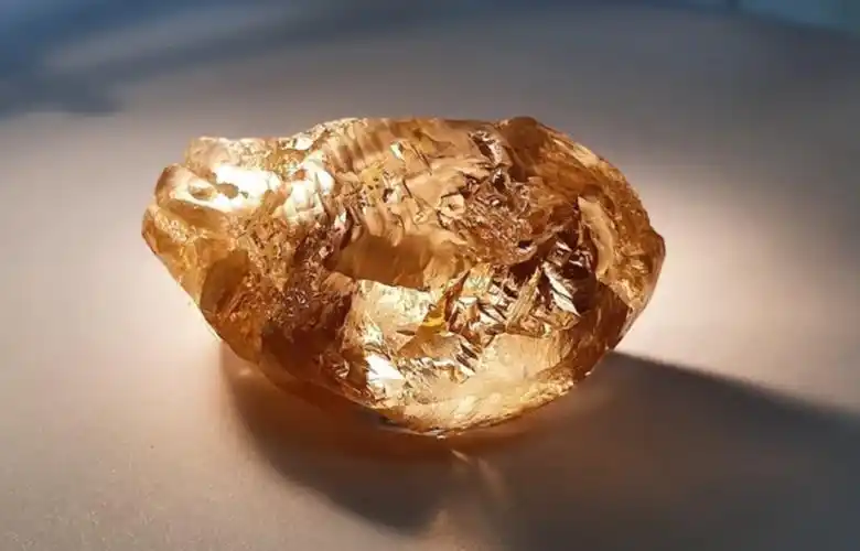 alrosa本月宣布一颗新钻石发现,俄罗斯东北部的 ebelyakh 矿区开采出