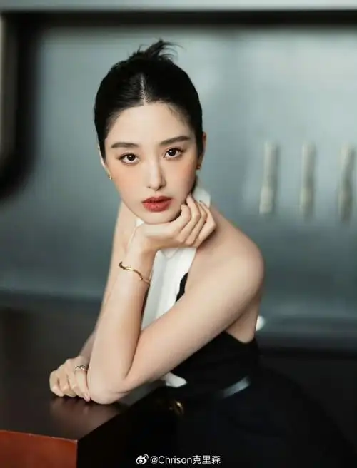 被杨采钰新造型硬控三分钟##杨采钰今天是黑白配