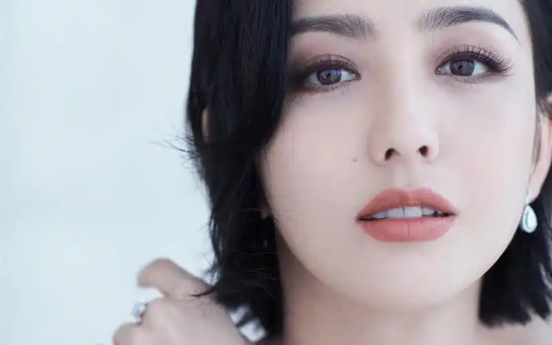 佟丽娅简约唯美性感写真图片桌面壁纸 - tt98图片网