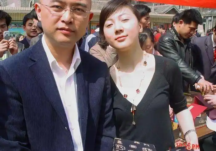 原创情感导师孟非学历不高太太很美宝贝女儿气质也是非常出众