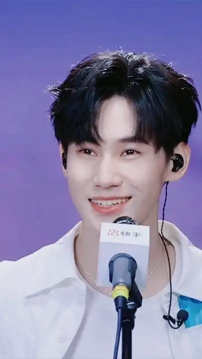 【张真源壁纸分享】"但愿日子都清透抬头所遇皆是温柔"