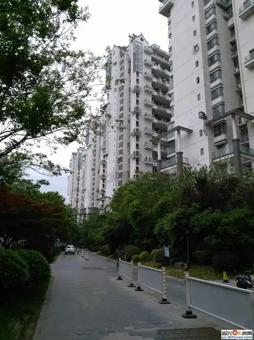 普通住宅 装修:简单装修 年代:2017 楼层:中层(共28层) 小区:中堂