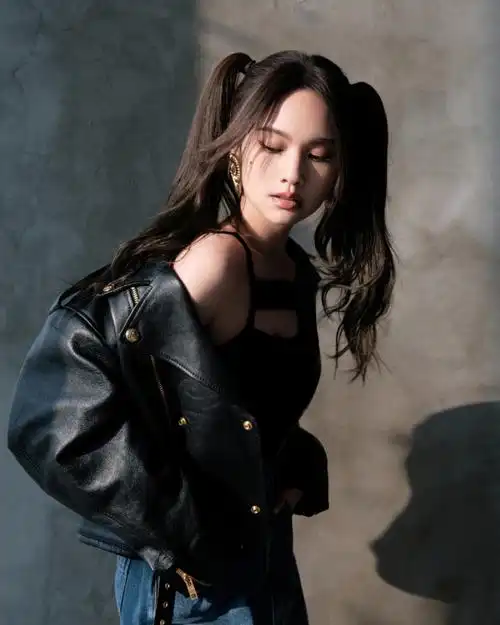 杨丞琳扎双马尾穿皮衣造型又甜又酷4