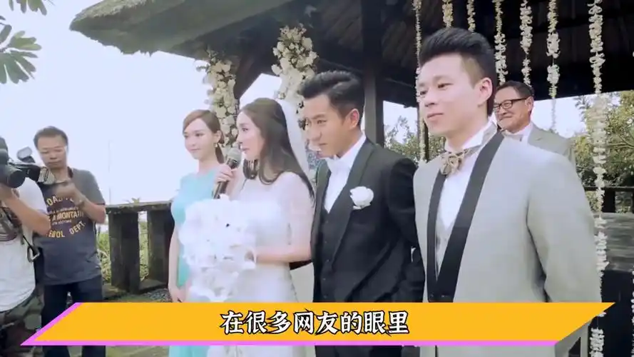 张一山在节目中对着杨紫献吻,看杨紫的下意识反应,让