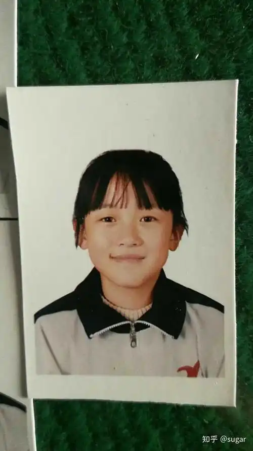这是初中素颜证件照,明显chou了很多……嘤嘤嘤嘤