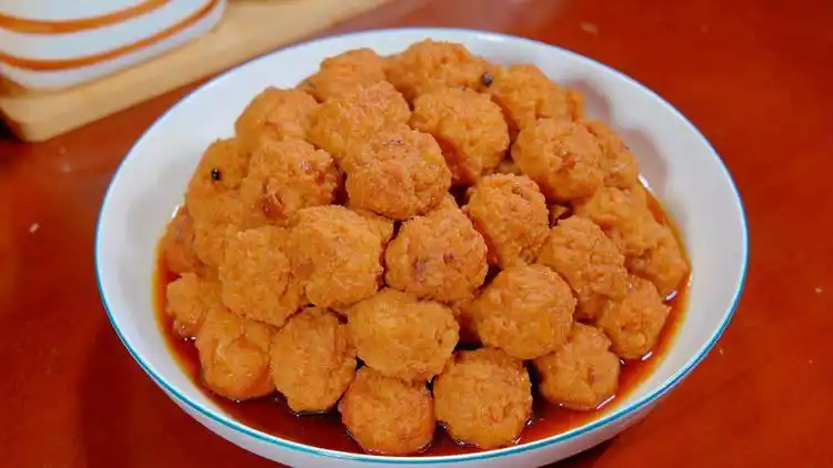 河南传统扣碗蒸丸子,过年必备硬菜,软香入味真好吃,做法还简单