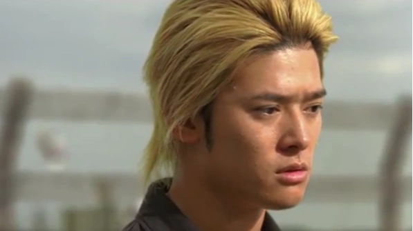 动作电影《热血高校》精彩片段合集,讲述了一群不良学生之间的帮派之