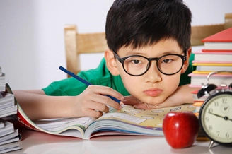 孩子近视度数一直疯涨,原因你可能不知道!