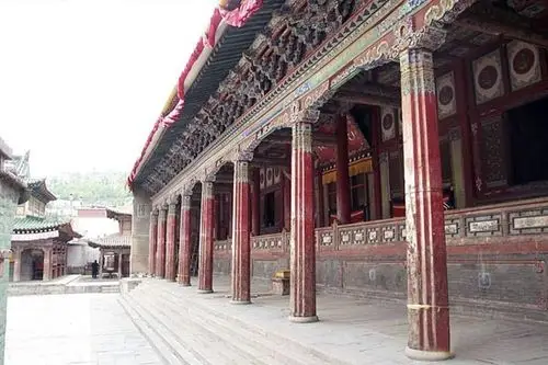 其它 藏传佛教圣地——塔尔寺 写美篇         塔尔寺殿宇高低错落,交