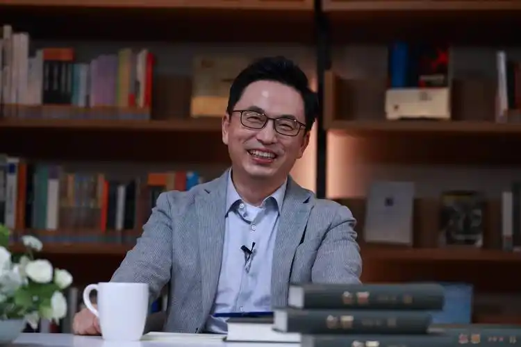 2017年张磊收购百丽(2017年前,中国鞋王百丽被富商张磊收购)--飞鸽网