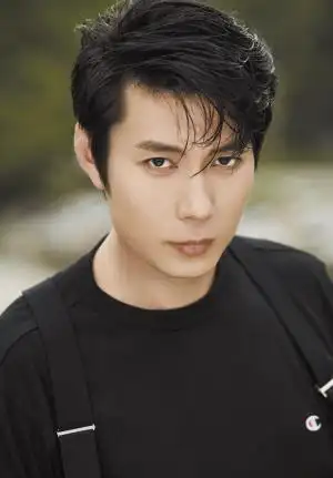 喜剧演员艾伦首度参演动作电影,令广大观众好奇又