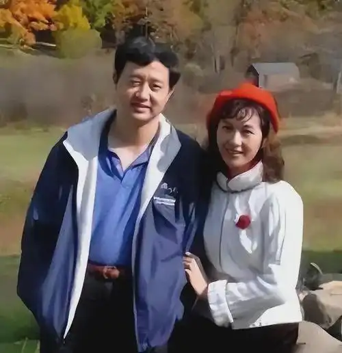 她曾是"内地第一美女",与丈夫恩爱37年,如今70岁仍气质迷人|龚雪|张瑜