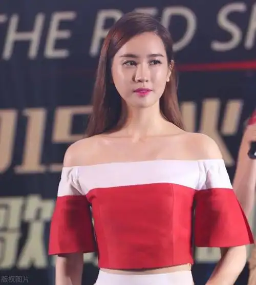 大家应该是从《我的女孩》中认识的李多海吧,那时候的她年轻,漂亮