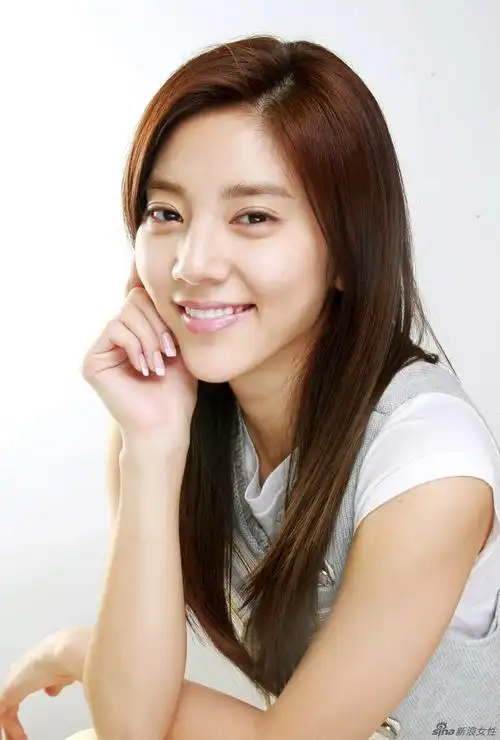 韩国性感女歌手孙谭菲