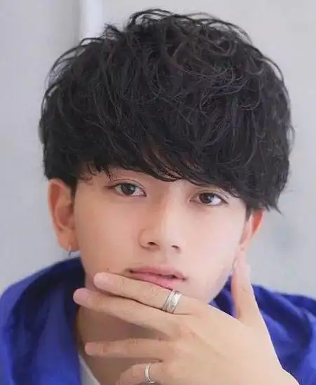 男生蓬松纹理烫发推荐版型超帅气的纹理烫发型设计