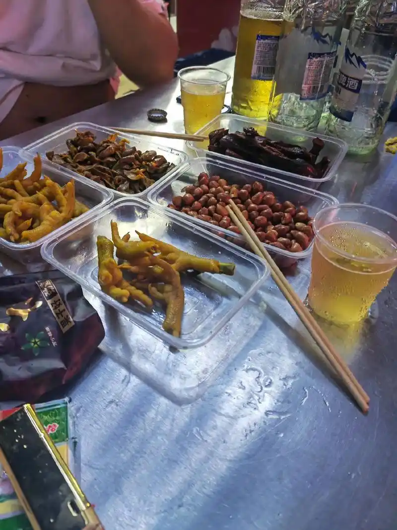 如果喝酒哭了,不是喝多了,而是委屈了,如果喝酒想谁了