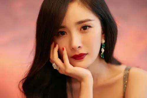 电脑壁纸 明星 大陆明星 成熟御姐杨幂性感写真