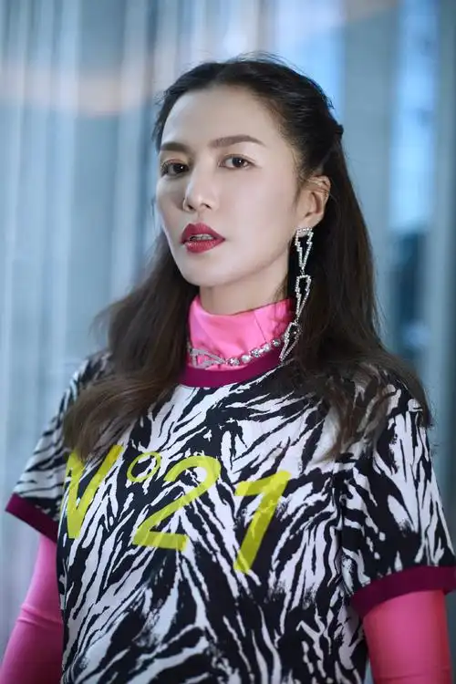 谭维维性感优雅写真图片