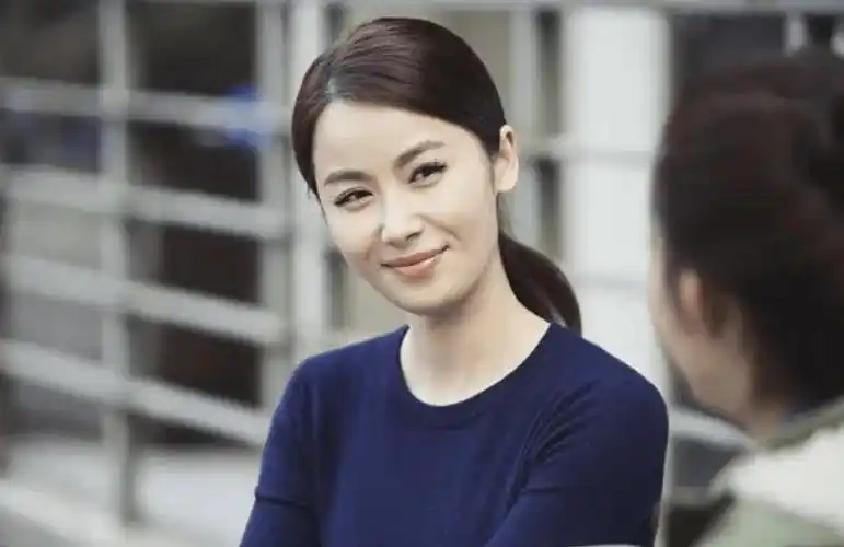 鄢颇:梅婷前夫,李小冉前男友,如今悉心照顾患病妻子李呈媛_经历_感情