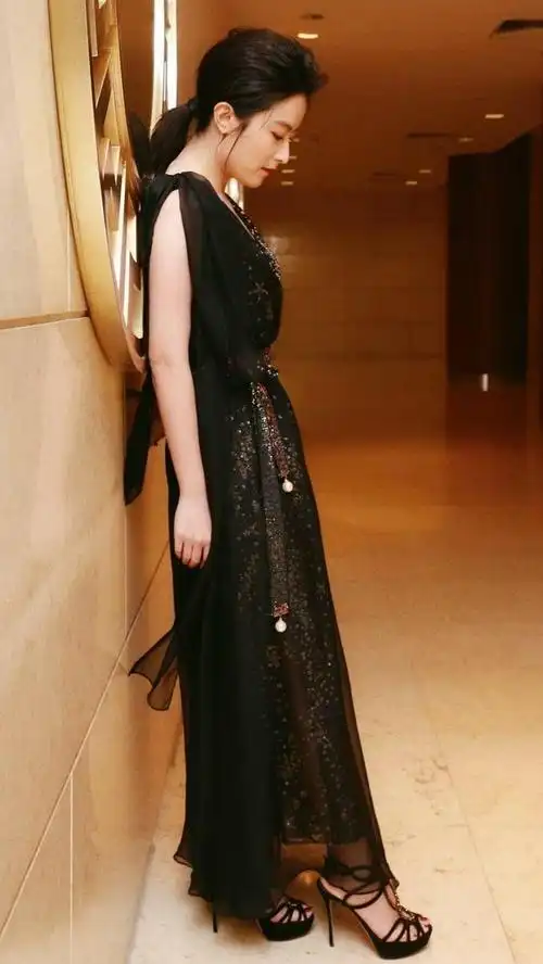 女神徐百卉:第8150期气质潮流美图欣赏