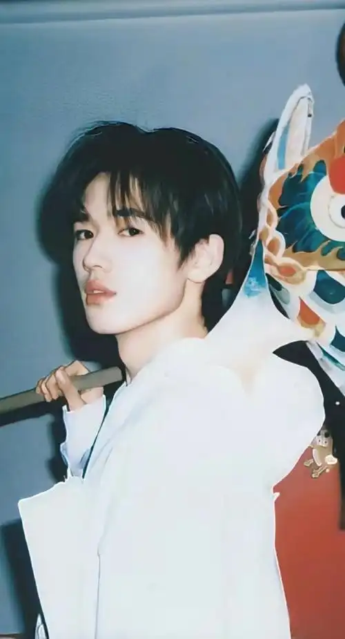 壁纸超话明星壁纸第305期|宋亚轩