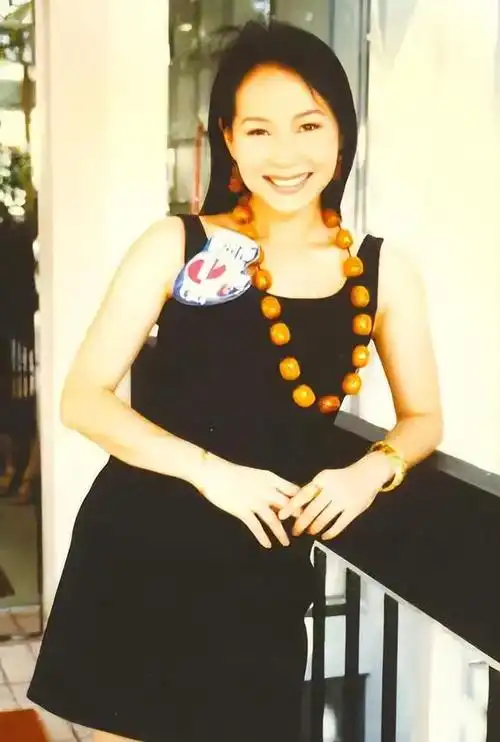 叶童:18岁不顾父母反对跟富豪在一起,面对屡次背叛"手段"高明_网易