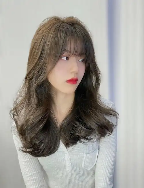 很适合发量少,头顶扁塌服贴的女生~不仅显发量多,还可以让头发从发根