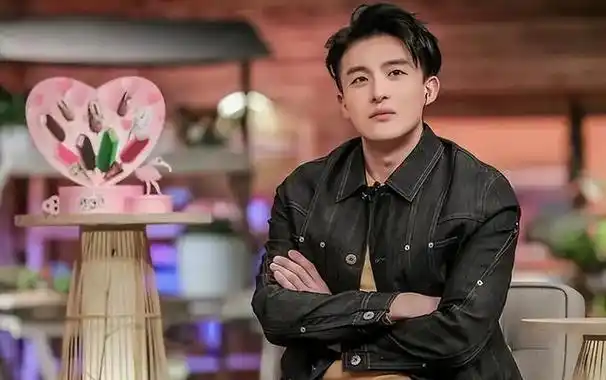 看完雷佳音读上戏时帅哥圈,就理解他为啥说:我没想过走偶像路线