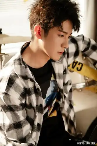 季肖冰,"最不红的北电校草"