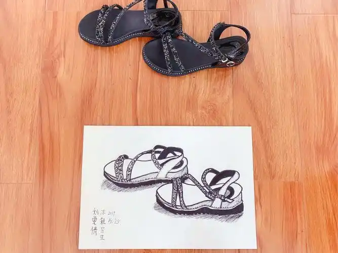 素描写生班《凉鞋写生》学生作品