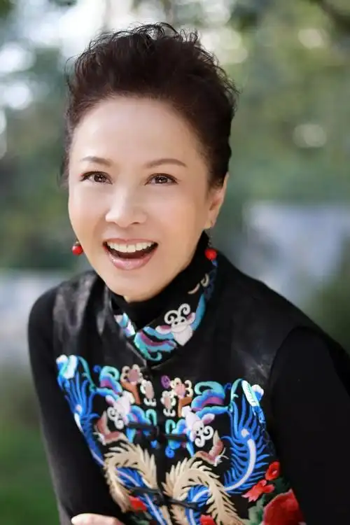 佟凡赵越赴唐山公益活动响应救助先心病儿童