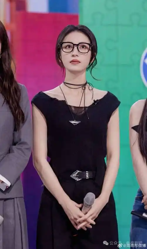 周雨彤发文回应近期争议:想真诚的说一句对不起