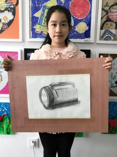 春辉美术教育～素描手电筒
