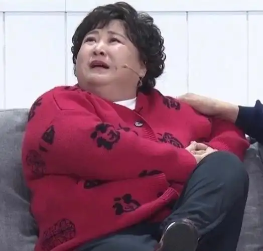 贾玲终于可以跷起二郎腿了##新春幸福指南##龙年造梗大赛