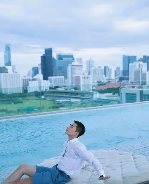 有没有杨洋穿短裤的照片啊哈哈哈哈哈哈?