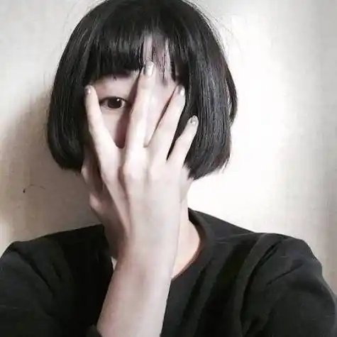 短发女人也可以性感和可爱女生头像