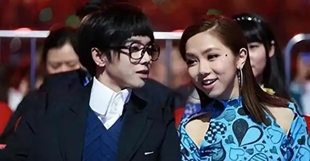 豪门真难进华晨宇带孩子做了2次亲子鉴定真相终于被公之于众