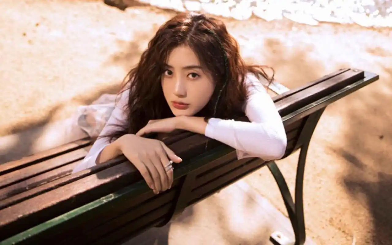 王梓薇甜美养眼高清桌面壁纸高清大图预览1920x1200_大陆明星下载_美