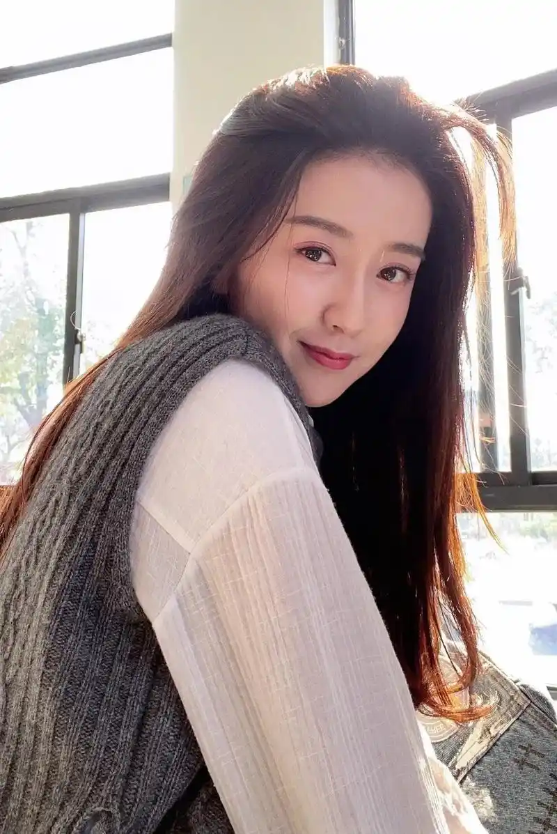 许龄月清纯靓丽写真网友可爱俏皮