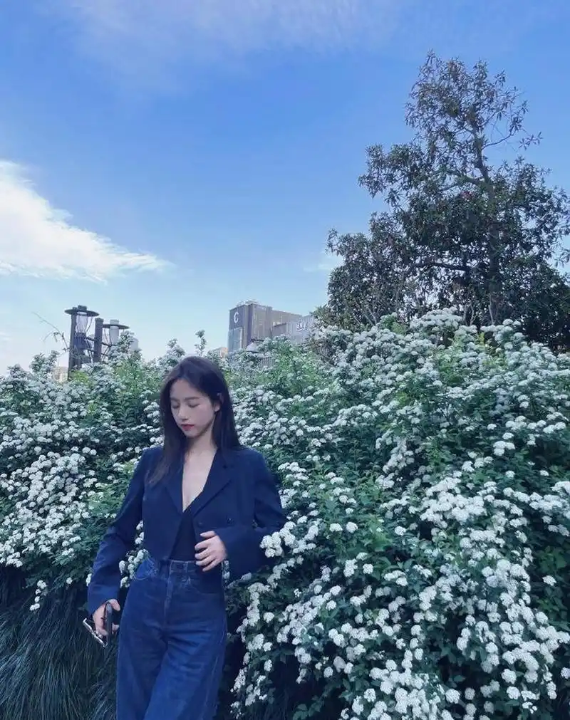 美女李佳宁迷人美照欣赏