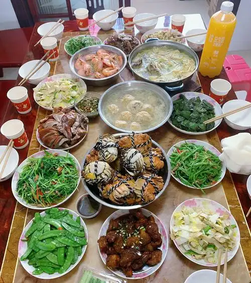 各地网友晒中秋晚饭有的丰盛有的讲究看到最后一个心酸了