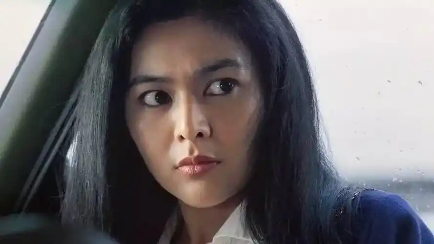 1989年《至尊无上》刘德华饰演高级督察赵快乐,关之琳饰演其女友.