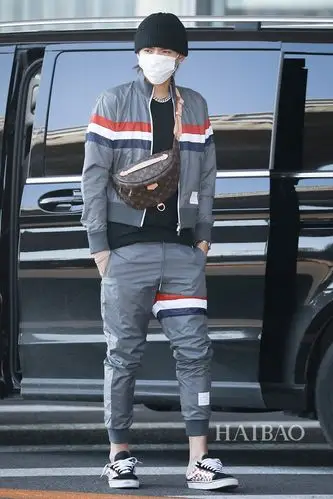 "2018海报街拍instar"候选人吴亦凡的全年街拍合辑:随性舒适,主打美式