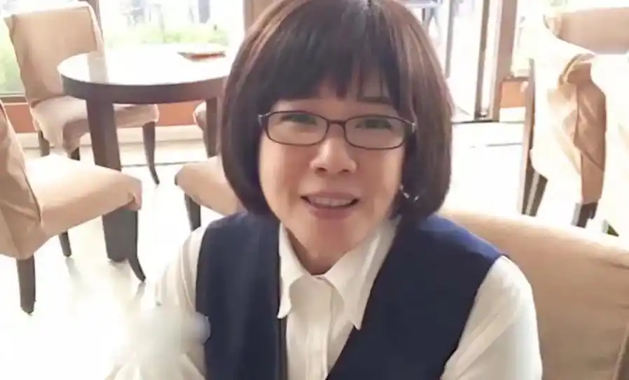 韩宝仪在杭州留影. - 抖音