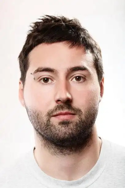 震惊_垂直画幅_络腮胡子