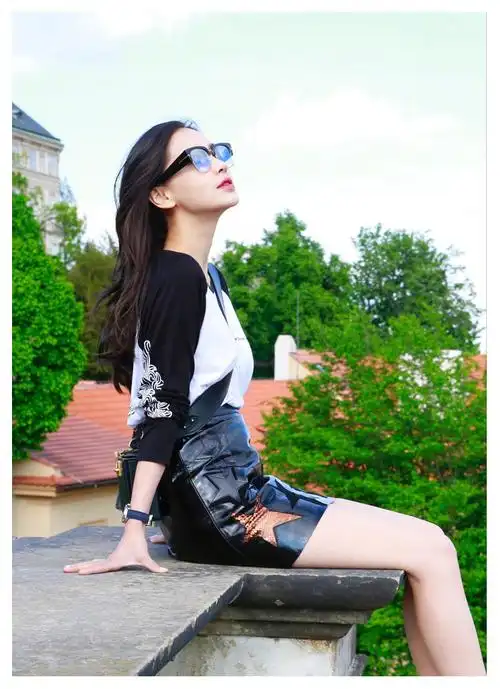 杨颖明星同款前后印花插肩袖黑色学院打底衫女长袖t恤